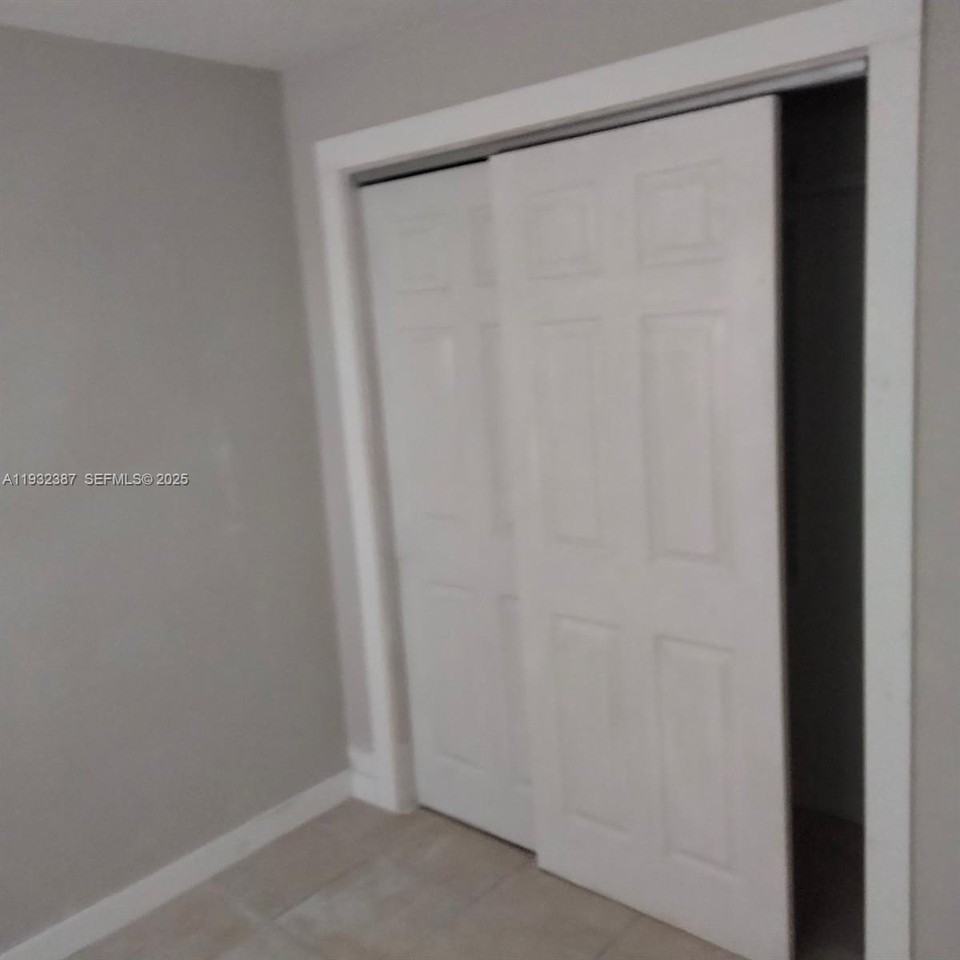 405 Sw 13th Pl #102 - Photo 5 of 8