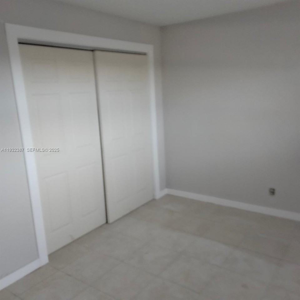 405 Sw 13th Pl #102 - Photo 6 of 8