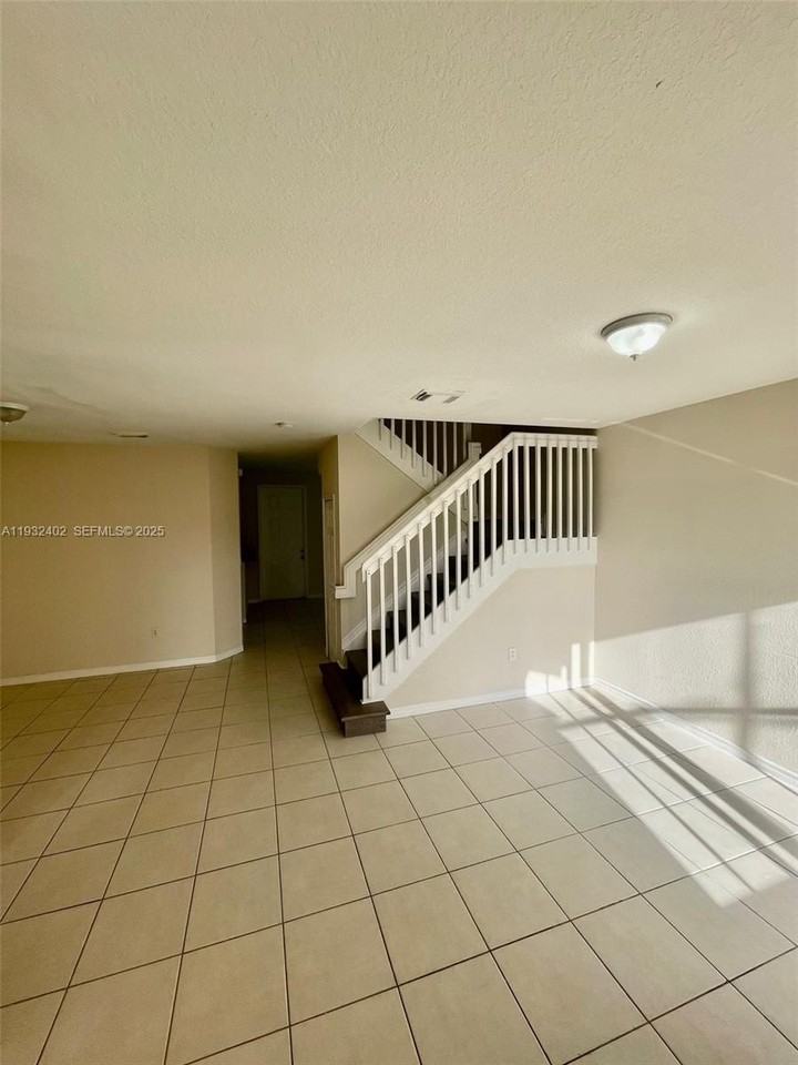 24343 Sw 109th Ave - Photo 5 of 26