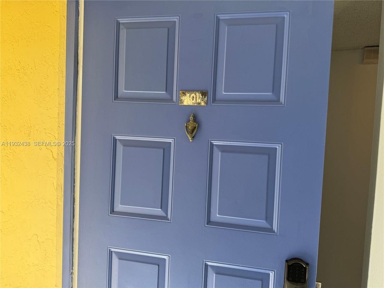 185 Lakeview Dr #101 - Photo 3 of 40