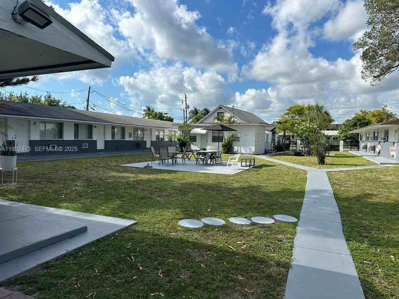 325 Ne 2nd St #4 - Photo 2 of 12