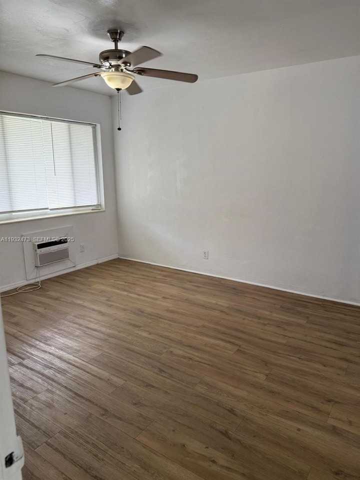 325 Ne 2nd St #4 - Photo 5 of 12