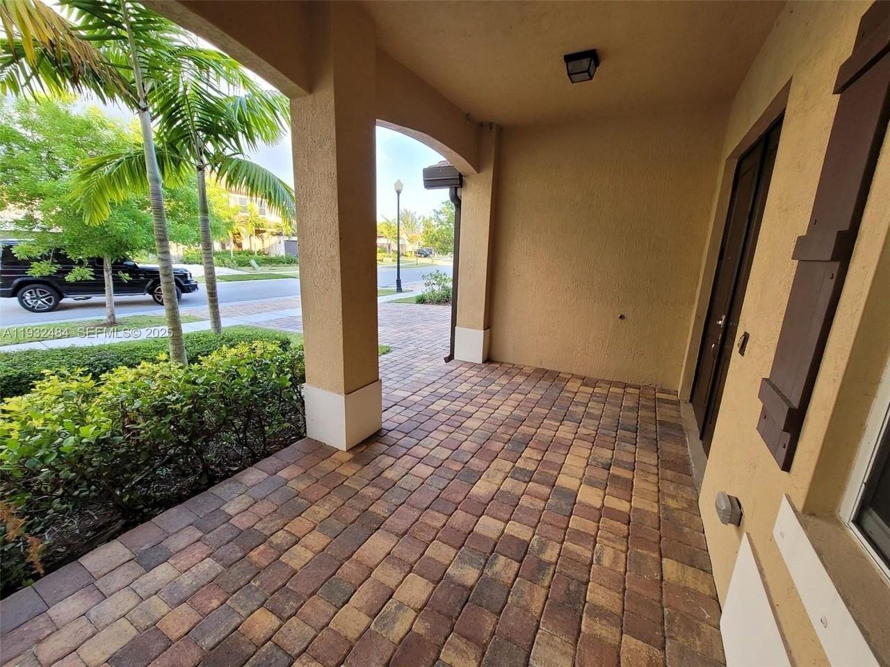 156 Se 21st Ter - Photo 4 of 29