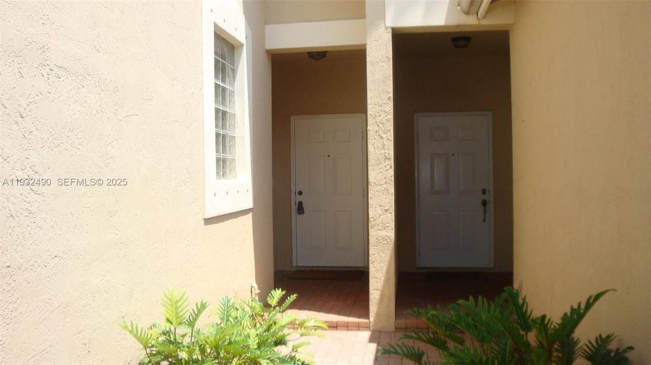 3825 Tree Top Dr #3825 - Photo 4 of 8