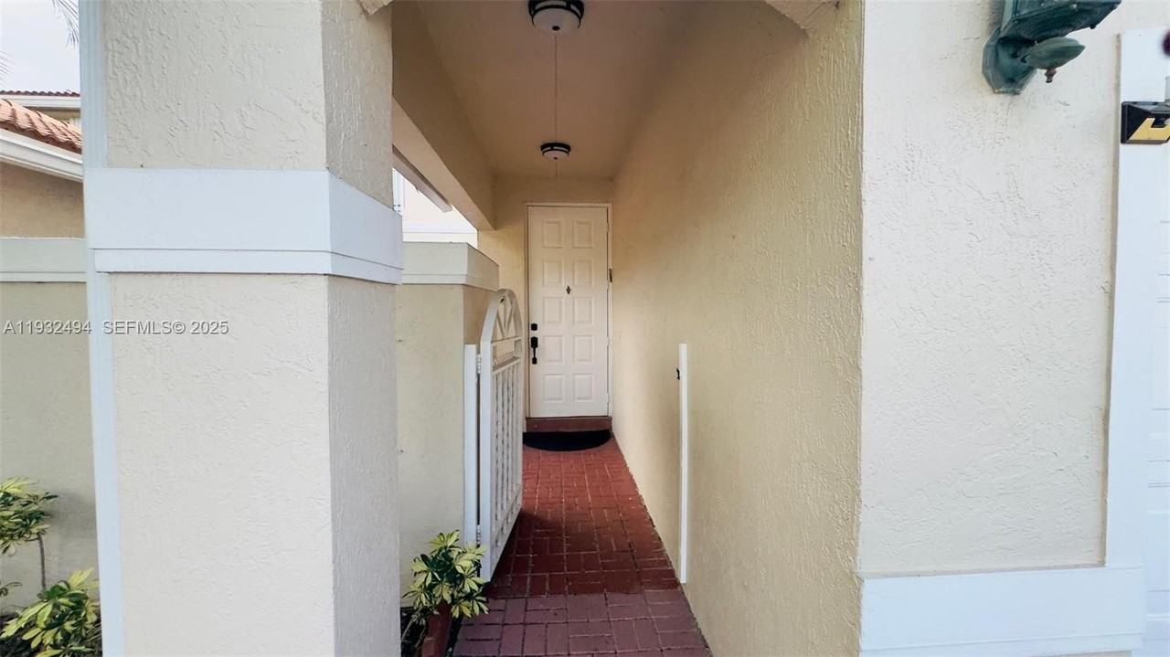 1094 Redwood St #1094 - Photo 5 of 50