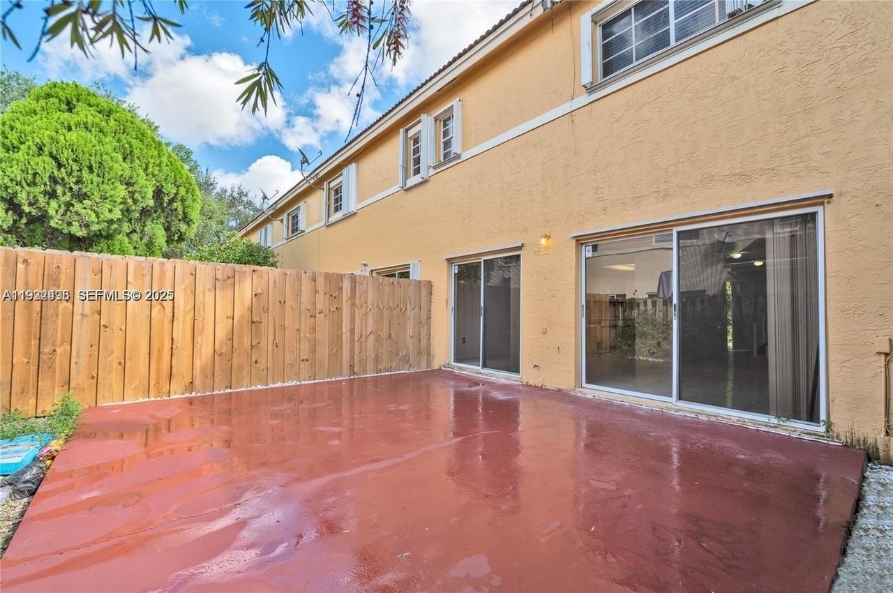 13929 Sw 102nd Ter - Photo 2 of 11