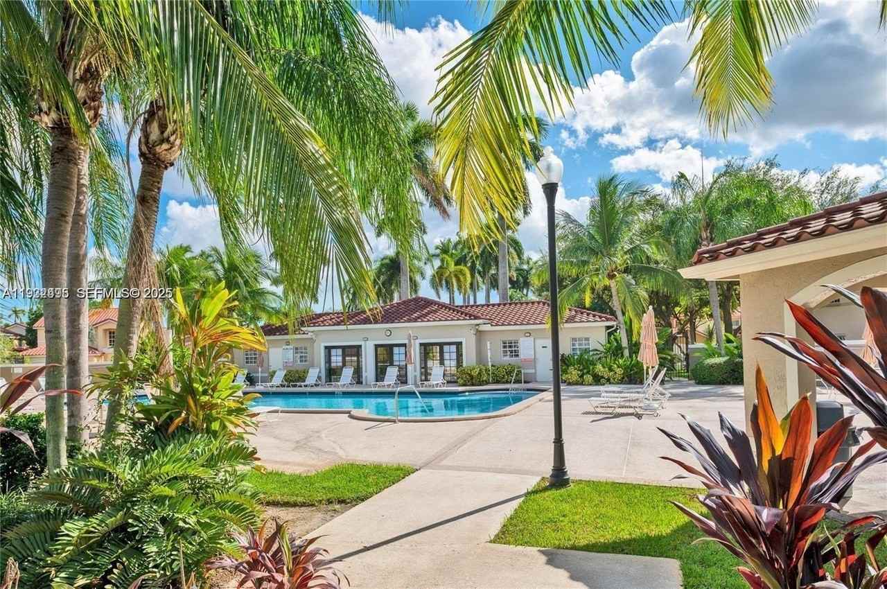 13929 Sw 102nd Ter - Photo 5 of 11