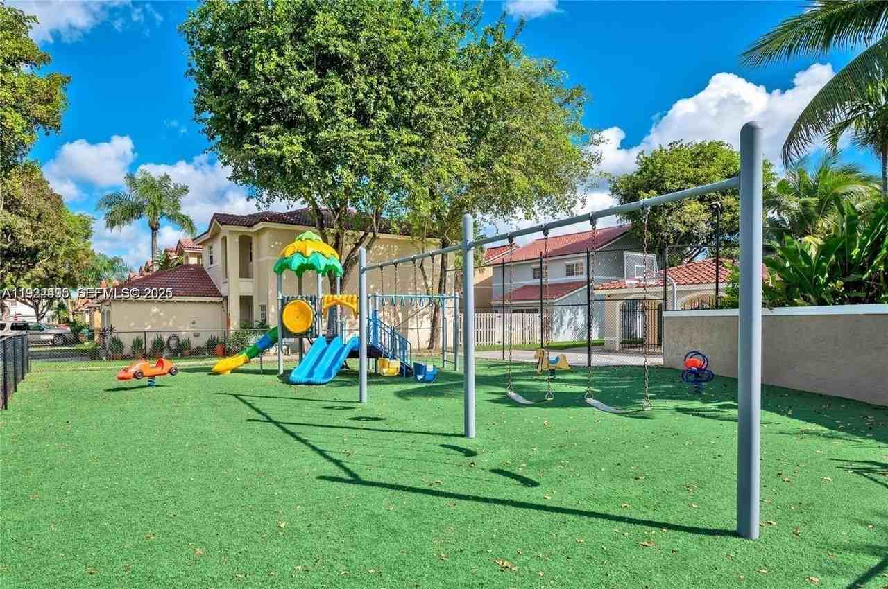 13929 Sw 102nd Ter - Photo 7 of 11