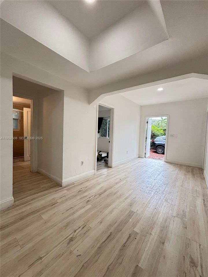 3031 Nw 15th St #0 - Photo 2 of 20