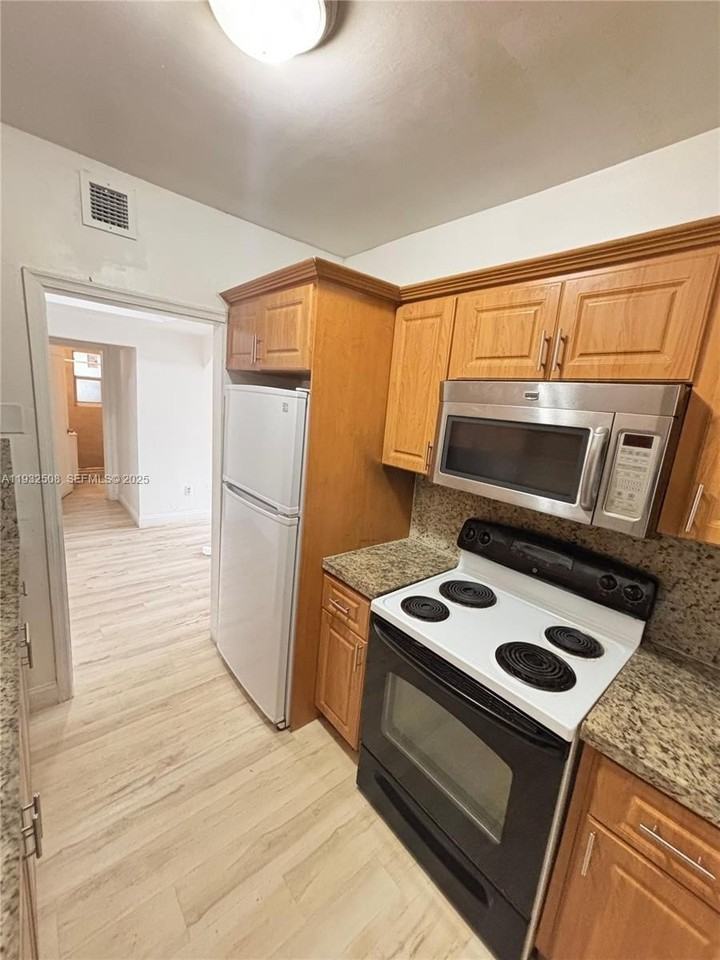 3031 Nw 15th St #0 - Photo 6 of 20