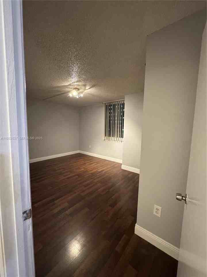 850 N Miami Ave #W805 - Photo 4 of 5