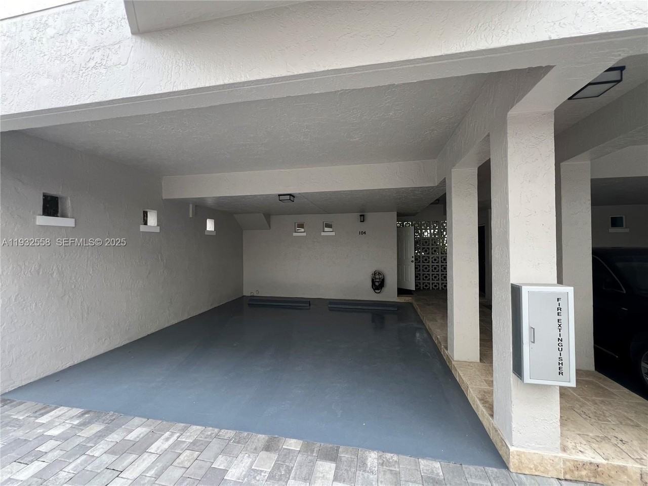 261 Navarre Ave #A4 - Photo 3 of 14