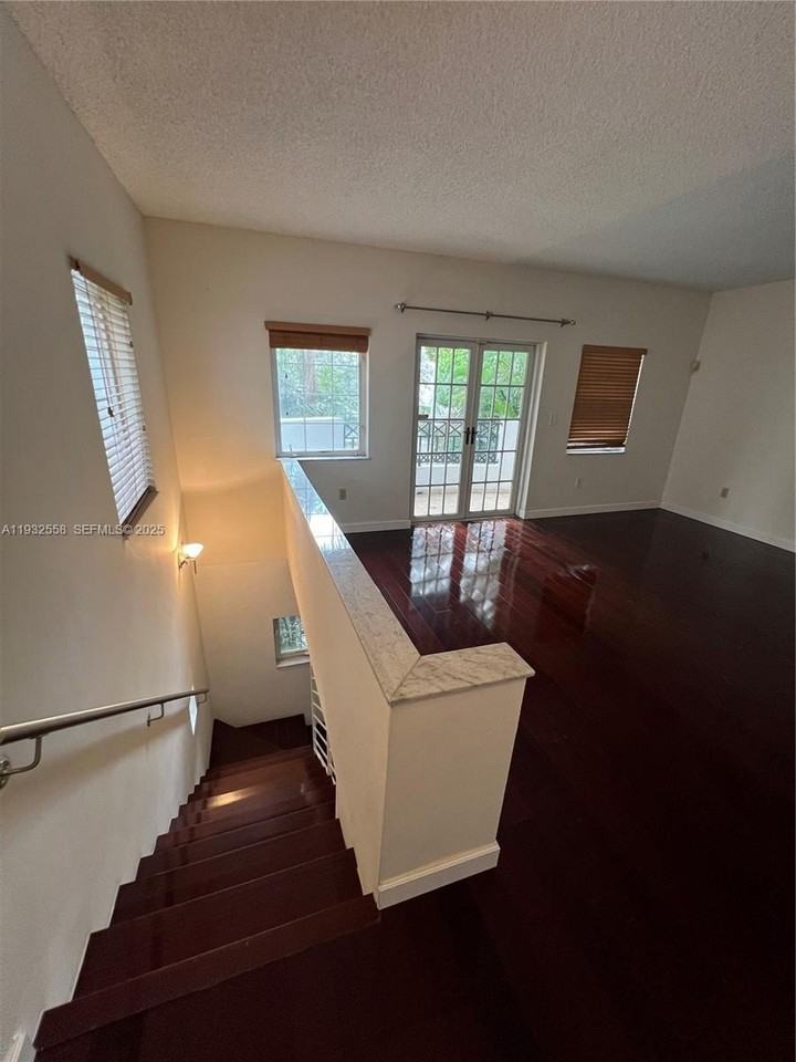 261 Navarre Ave #A4 - Photo 6 of 14