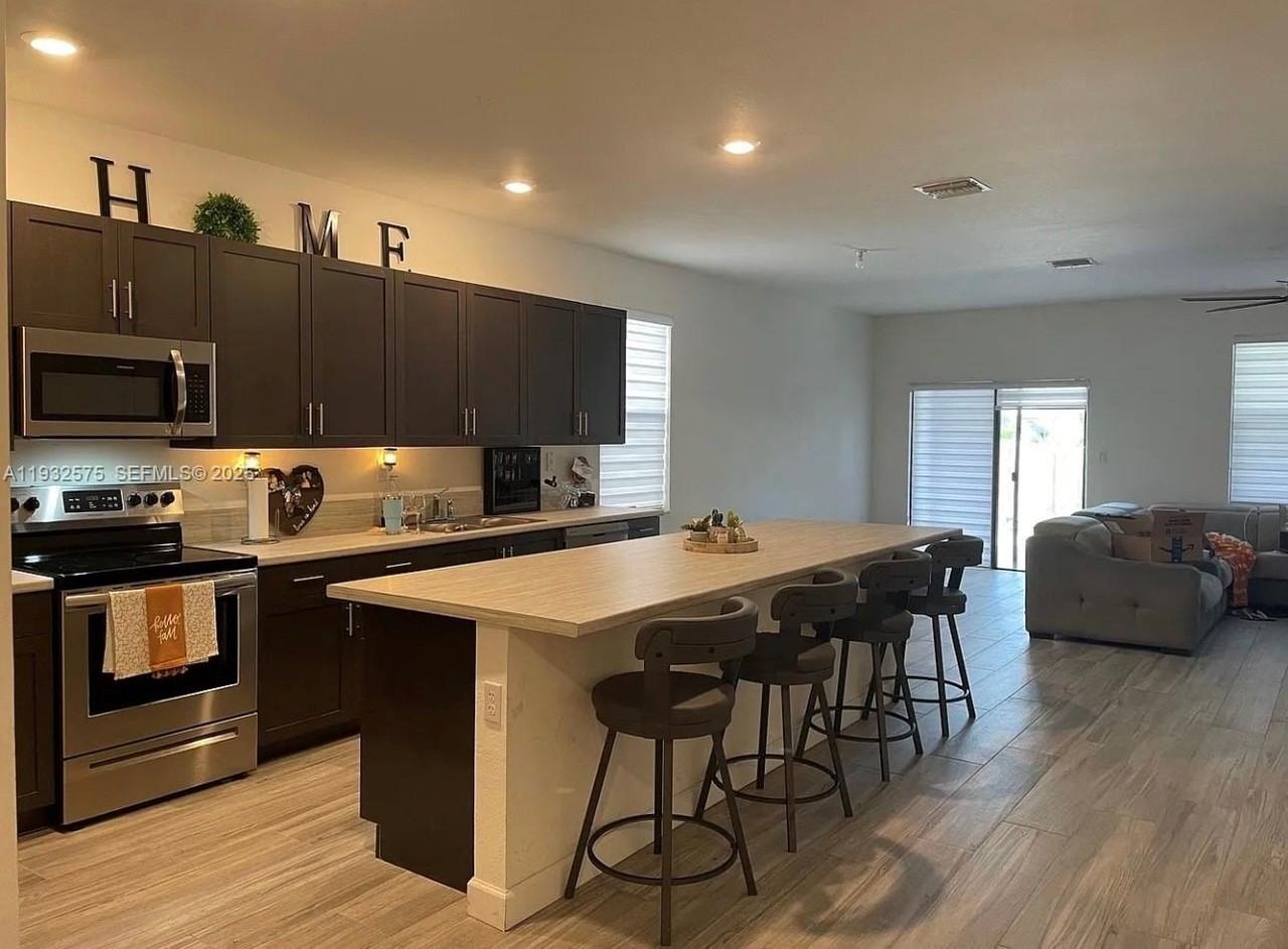 25137 Sw 108th Ave - Photo 2 of 3