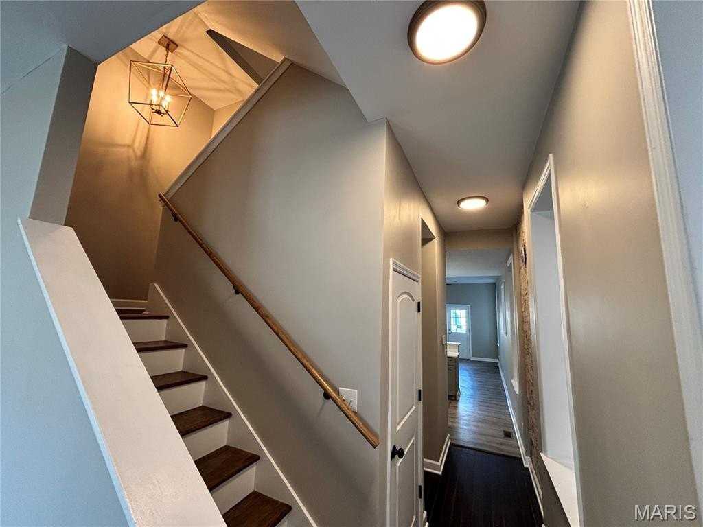 2253 Indiana Ave - Photo 5 of 50