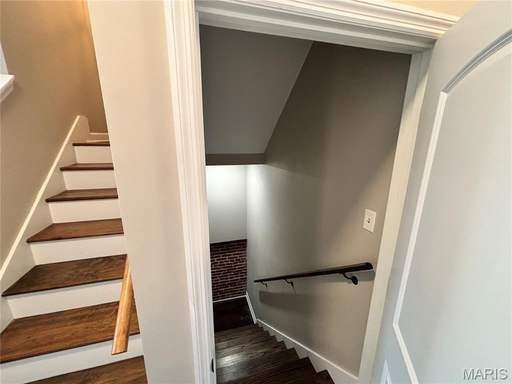 2253 Indiana Ave - Photo 6 of 50