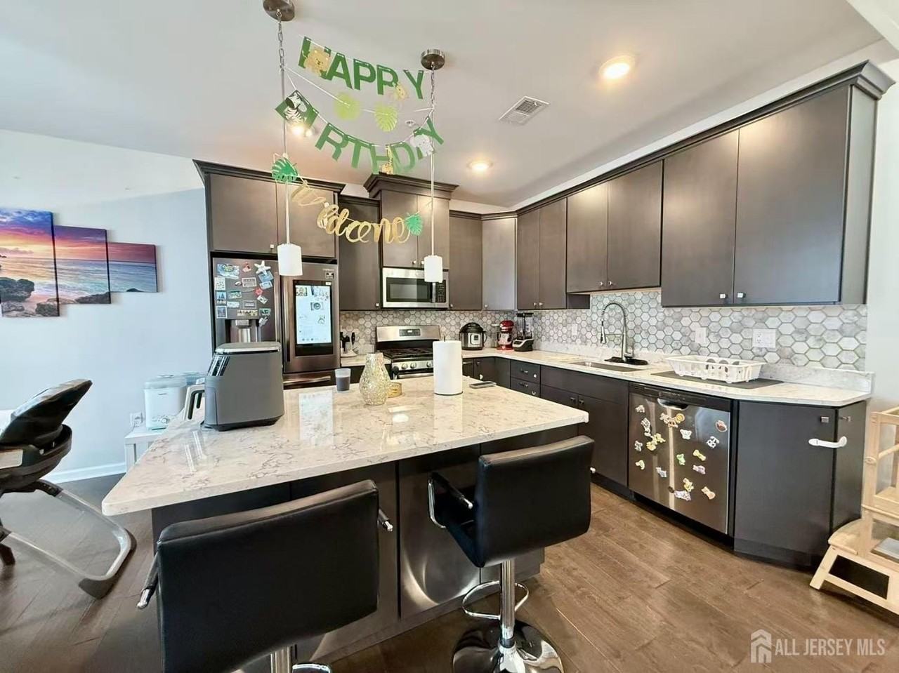 102 Dickson Ct - Photo 2 of 20