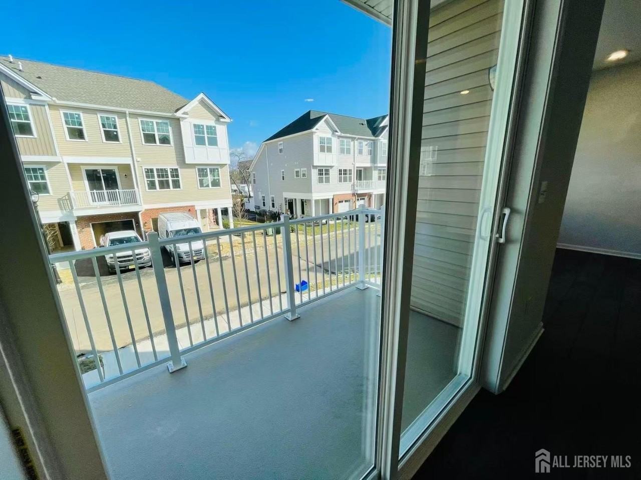 102 Dickson Ct - Photo 5 of 20