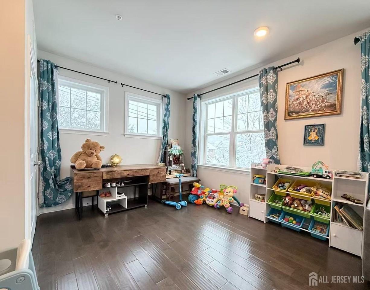 102 Dickson Ct - Photo 7 of 20