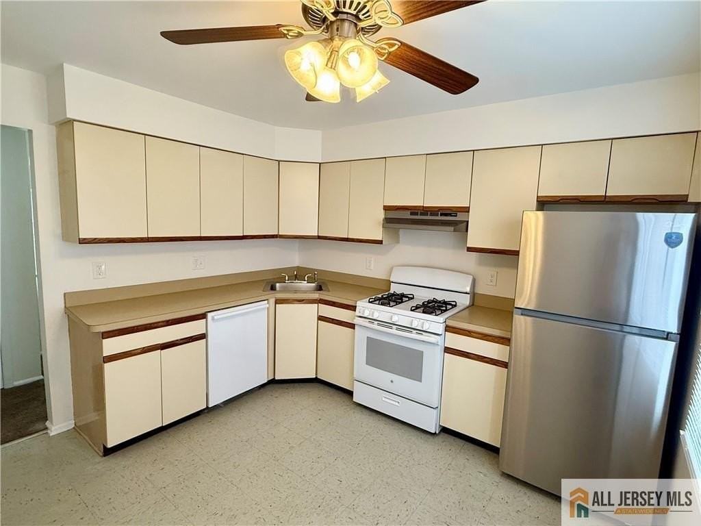 285 S Lincoln Ave - Photo 3 of 11