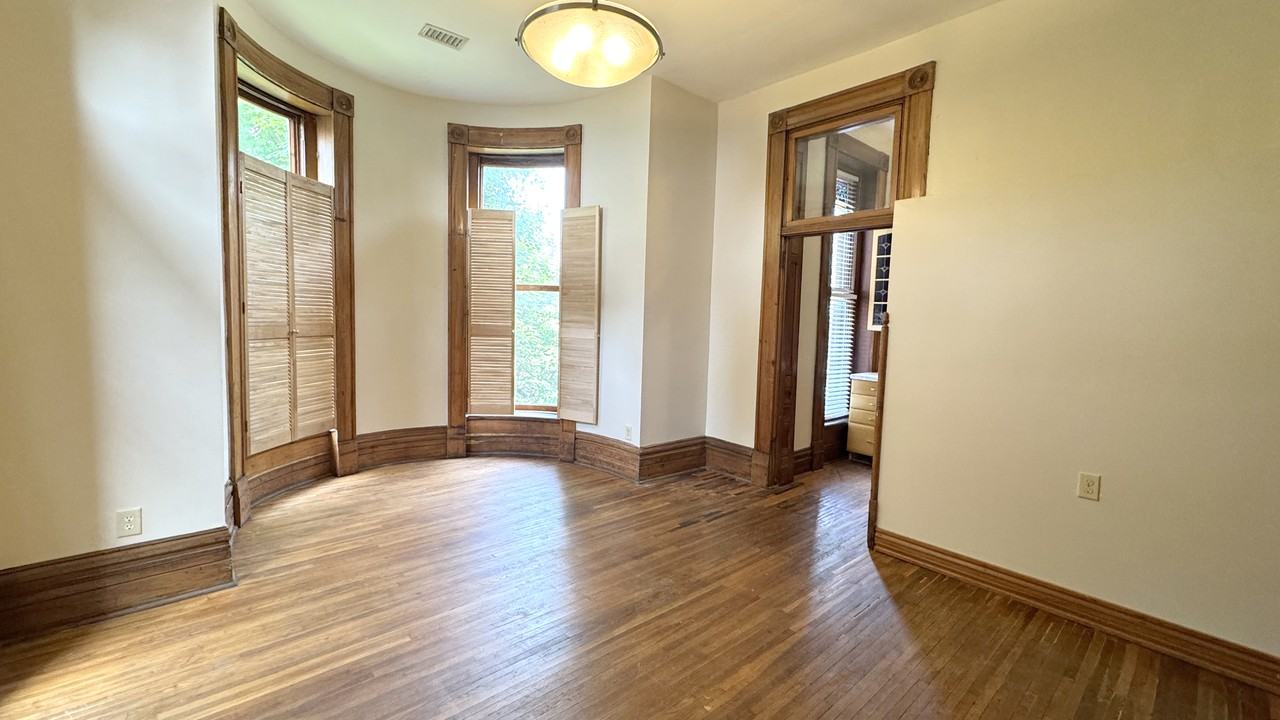 521 Se 1st St #B - Photo 2 of 32