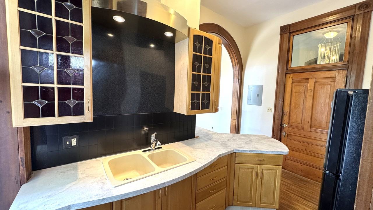 521 Se 1st St #B - Photo 5 of 32