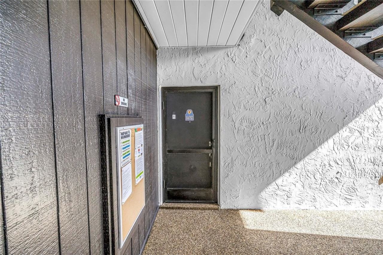 3269 Beneva Rd #102 - Photo 3 of 40