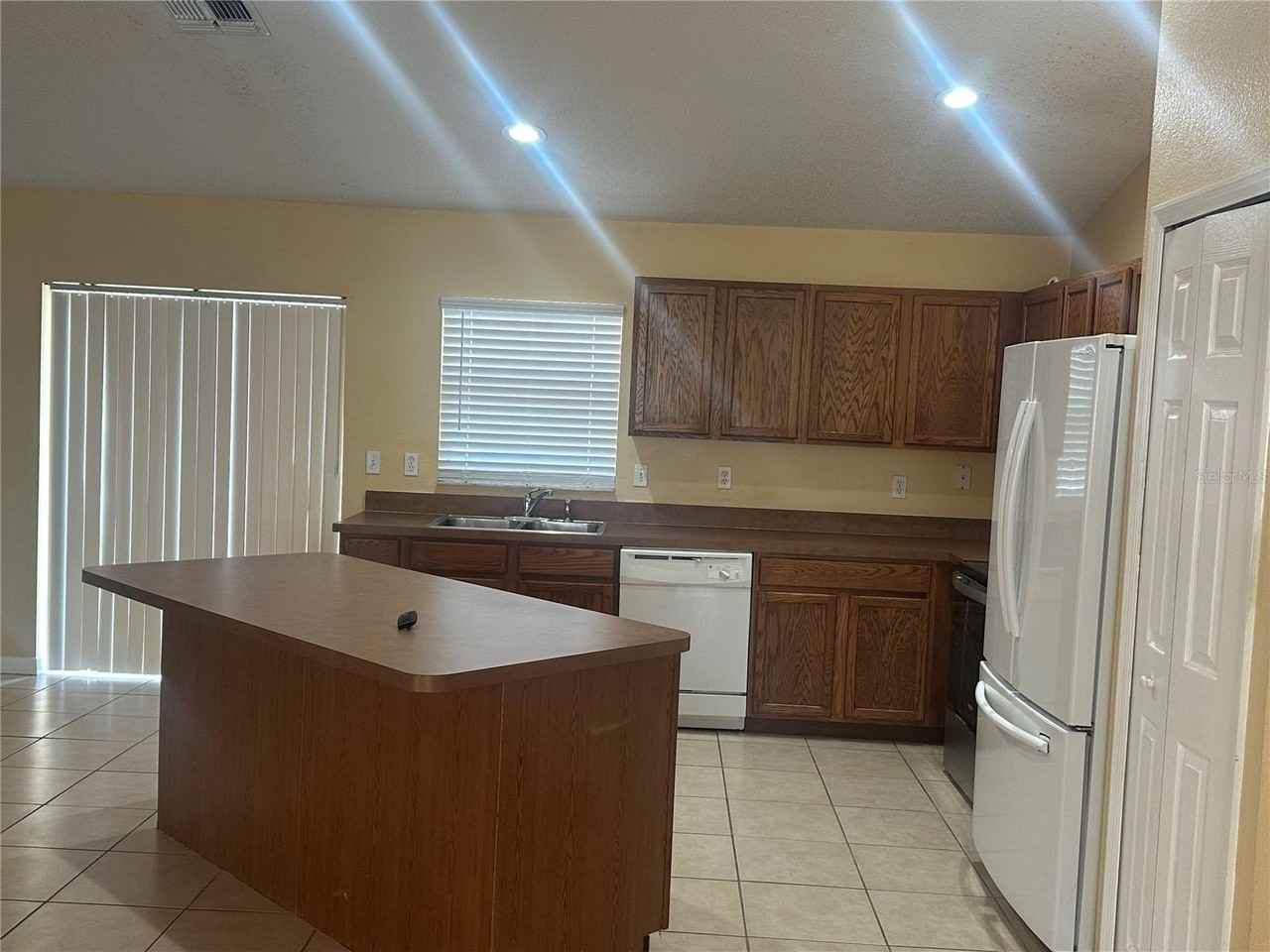 1105 Hill Mount Dr - Photo 4 of 12