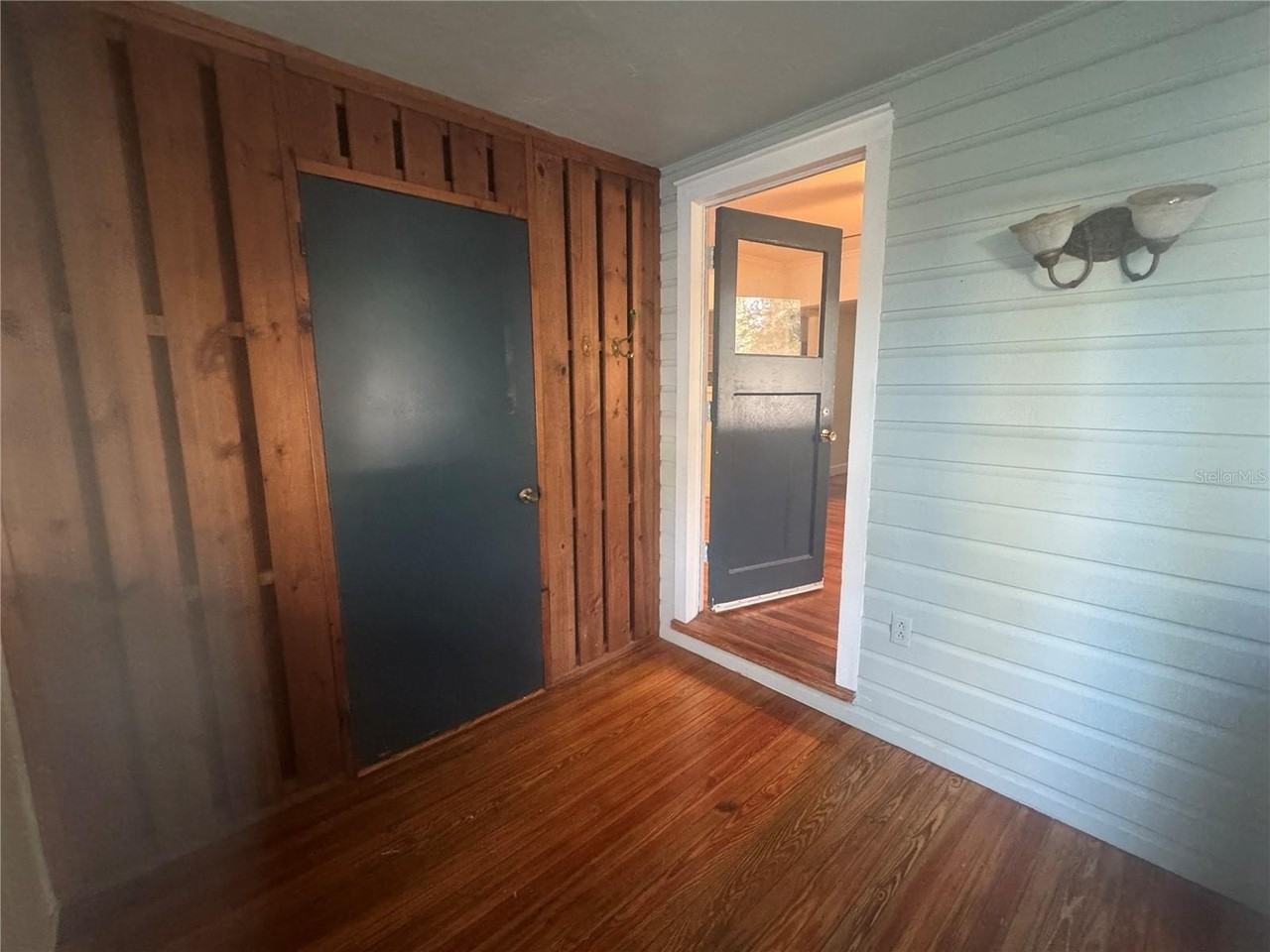 927 Ne 7th Ave - Photo 3 of 18