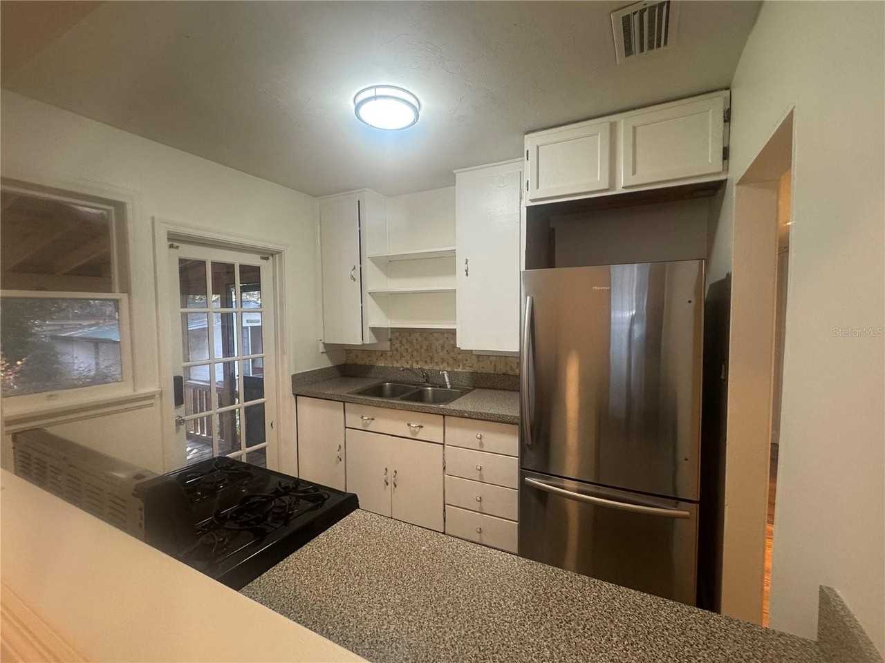 927 Ne 7th Ave - Photo 5 of 18