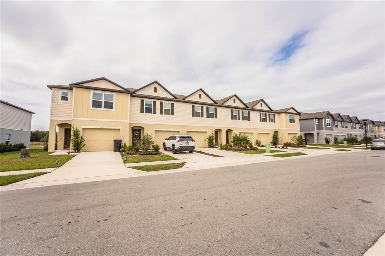 3883 Academia Ave - Photo 4 of 50