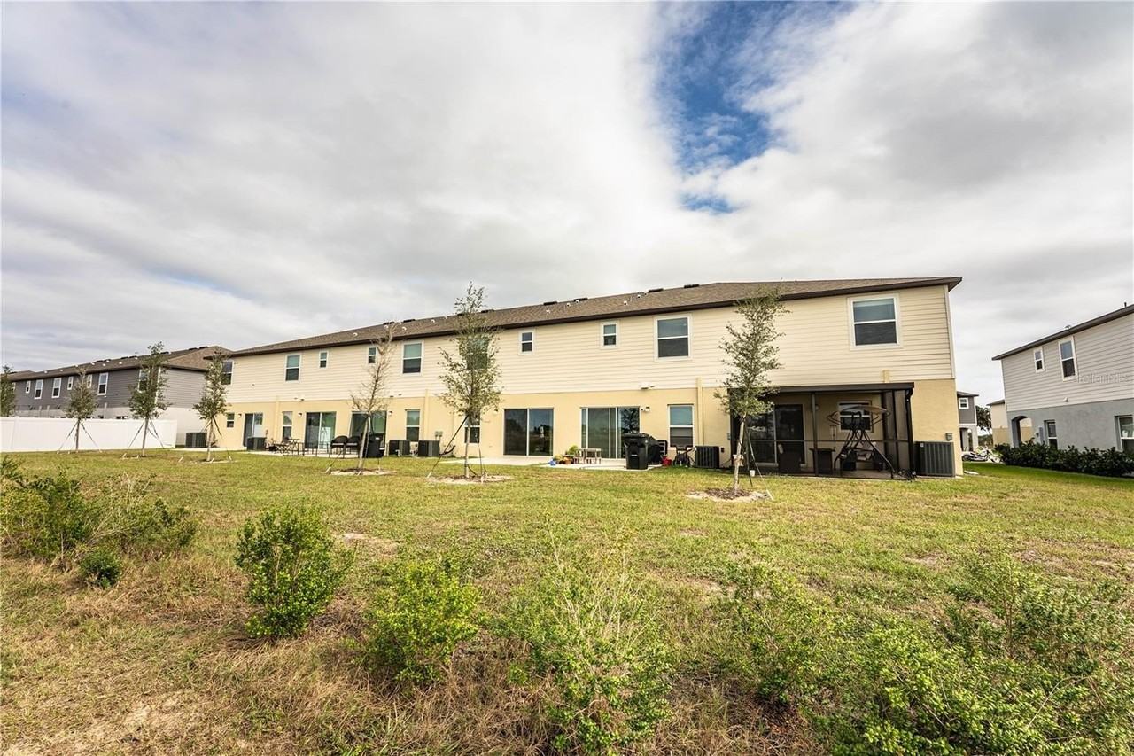 3883 Academia Ave - Photo 5 of 50