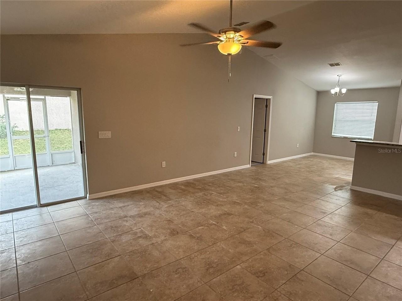 4819 Summerfield Cir - Photo 2 of 17