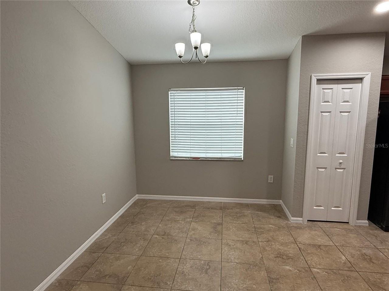 4819 Summerfield Cir - Photo 5 of 17