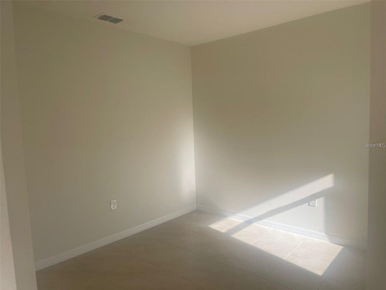 2738 Sunkissed Dr - Photo 3 of 16