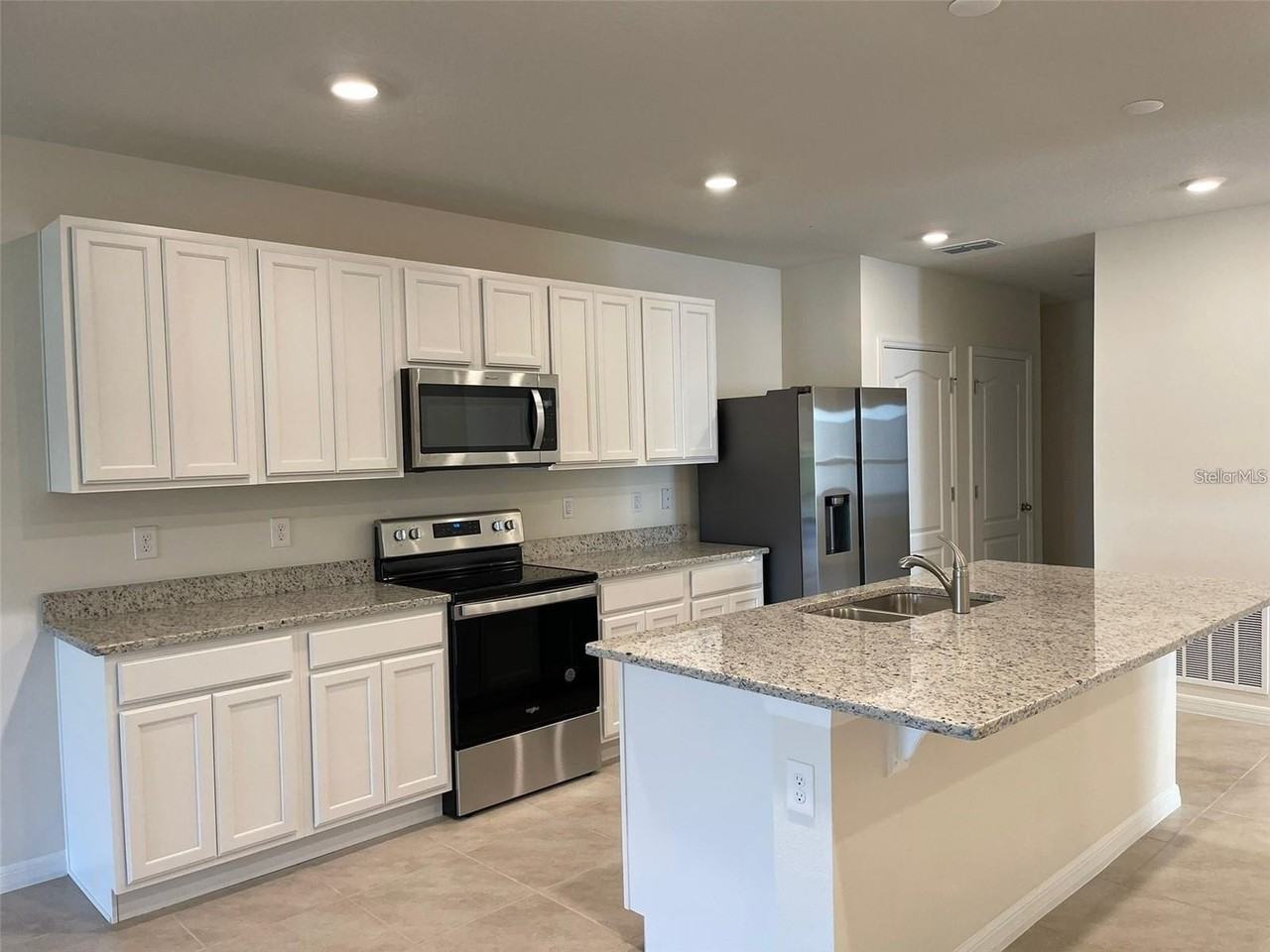 2738 Sunkissed Dr - Photo 5 of 16