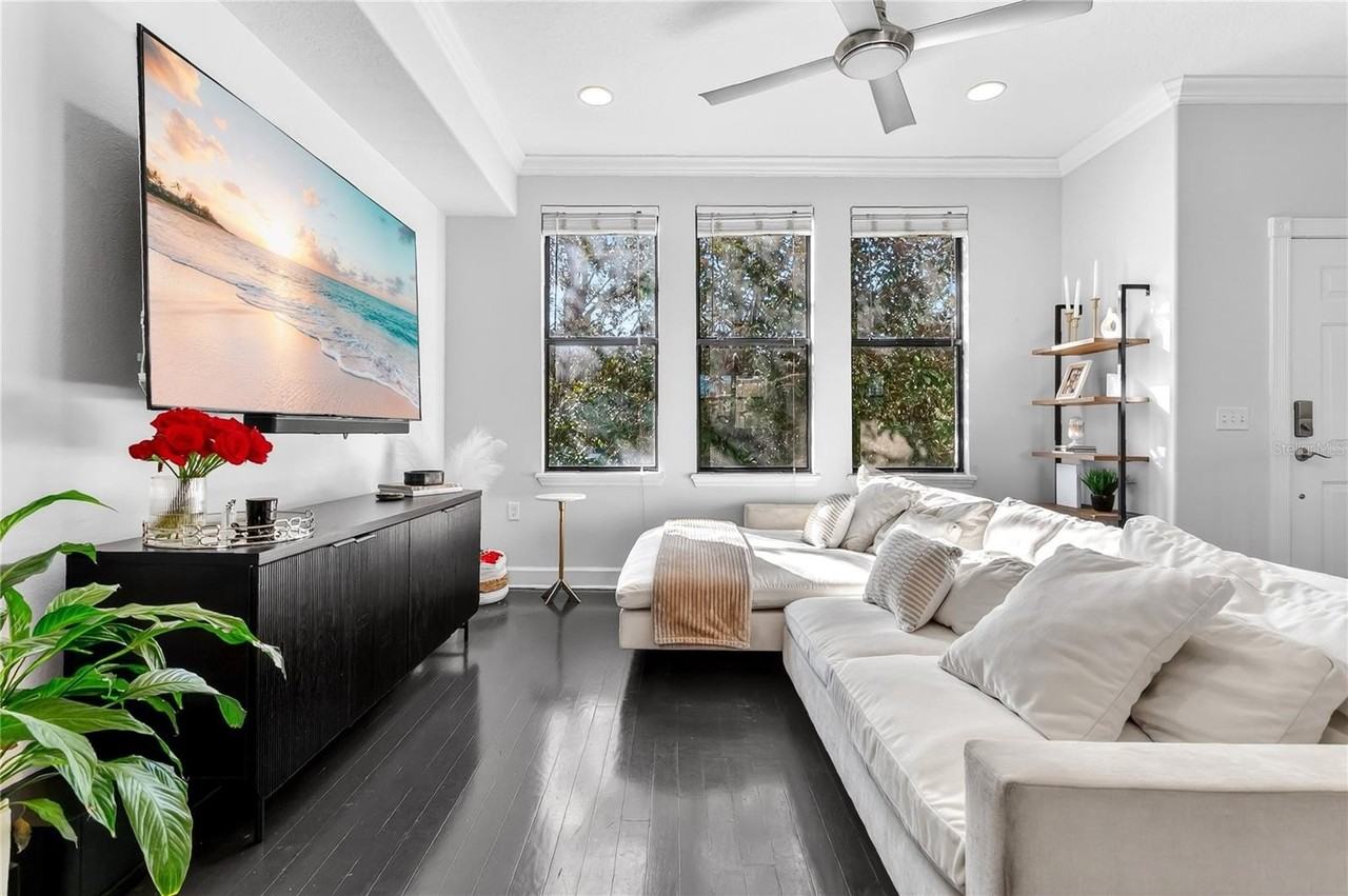 548 Copley Ln - Photo 2 of 38