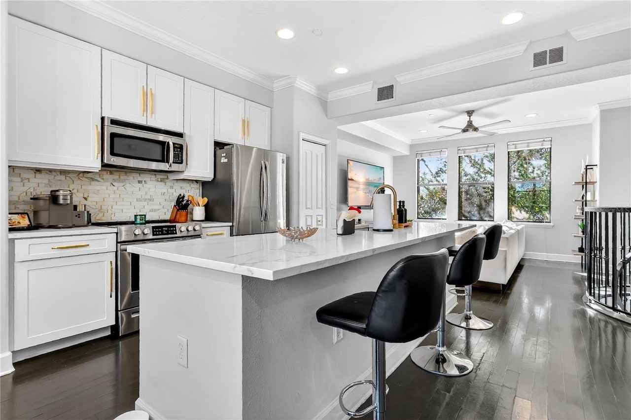 548 Copley Ln - Photo 5 of 38