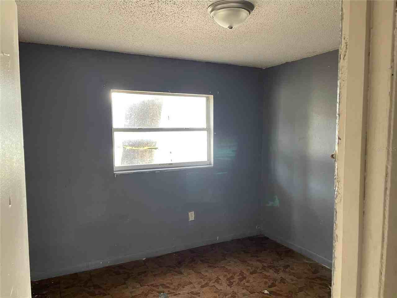 401 Kilgore St - Photo 5 of 5