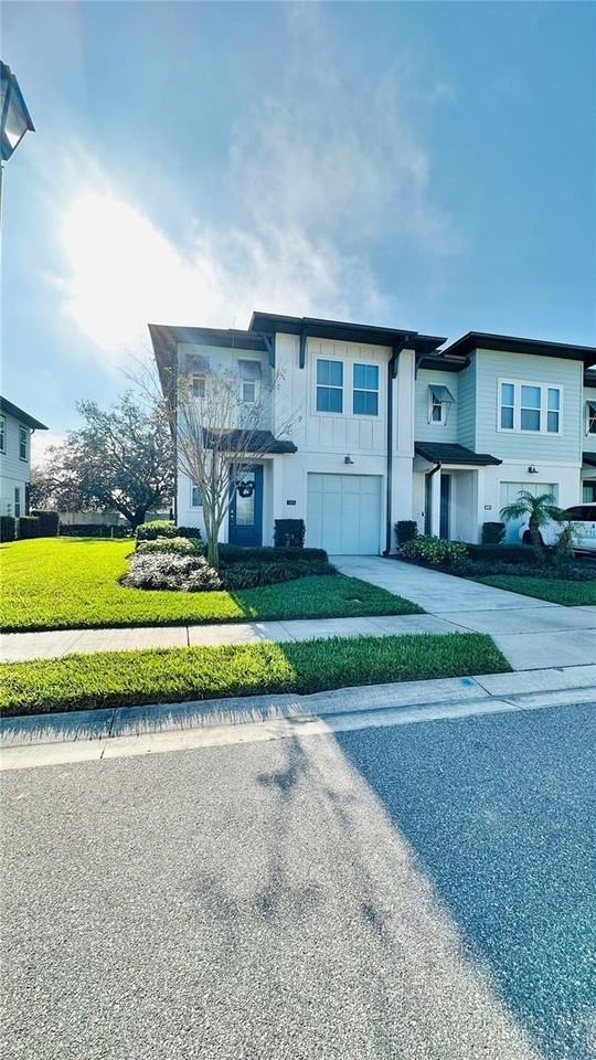 745 Benoi Dr - Photo 2 of 32