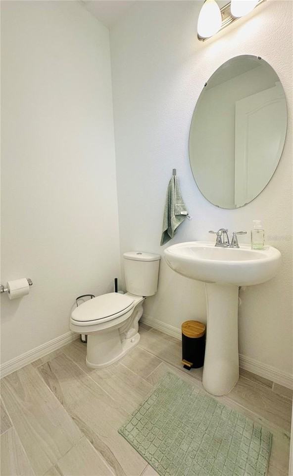 745 Benoi Dr - Photo 4 of 32