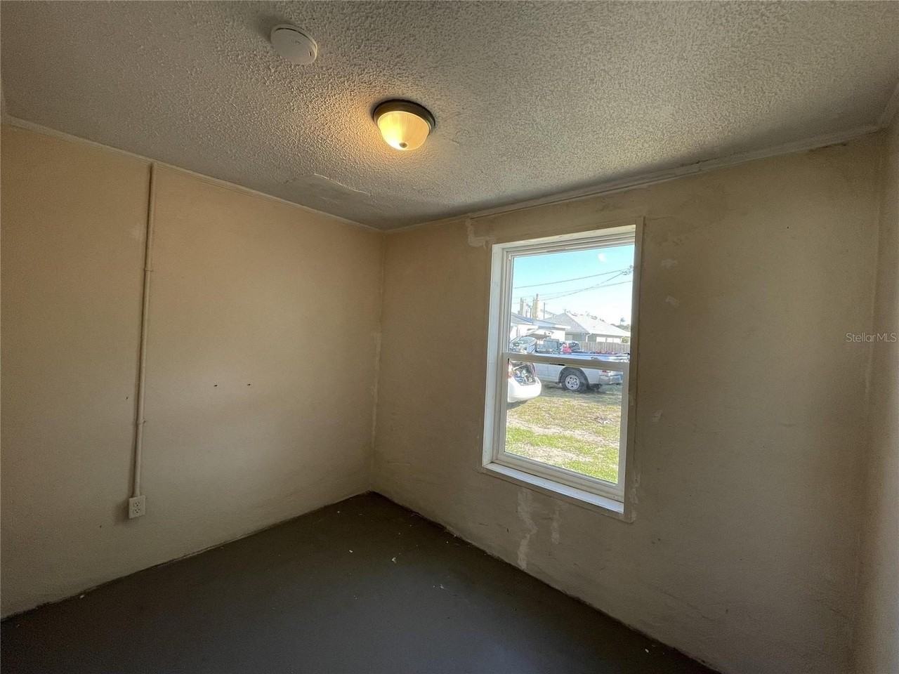 238 C St - Photo 3 of 4