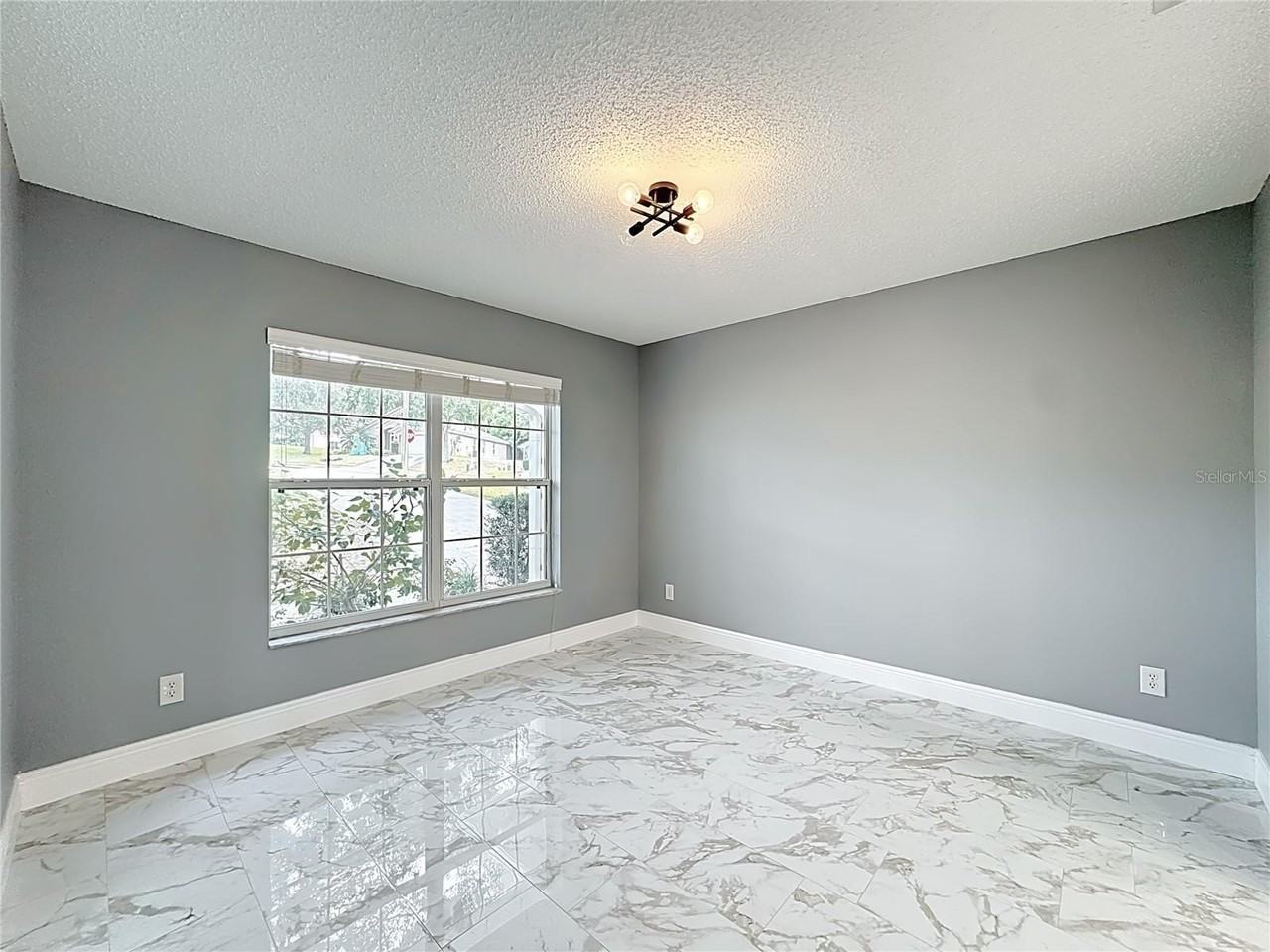 697 Winding Lake Dr - Photo 6 of 50