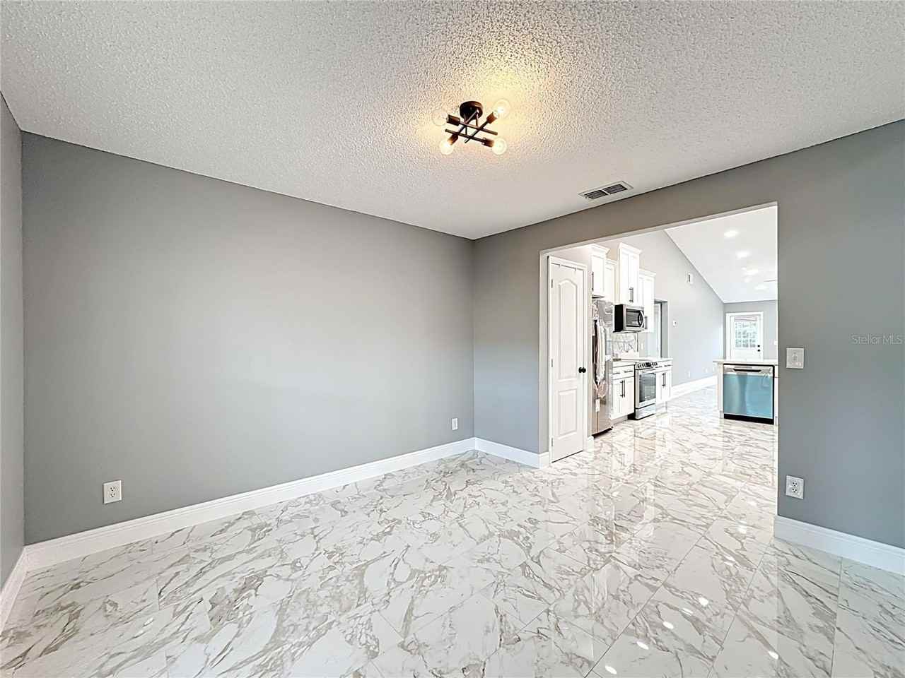 697 Winding Lake Dr - Photo 7 of 50