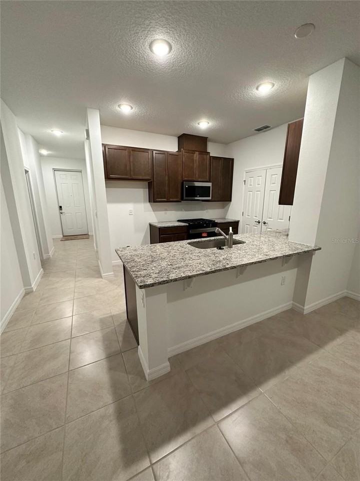 7004 Broad Wing Loop - Photo 2 of 10