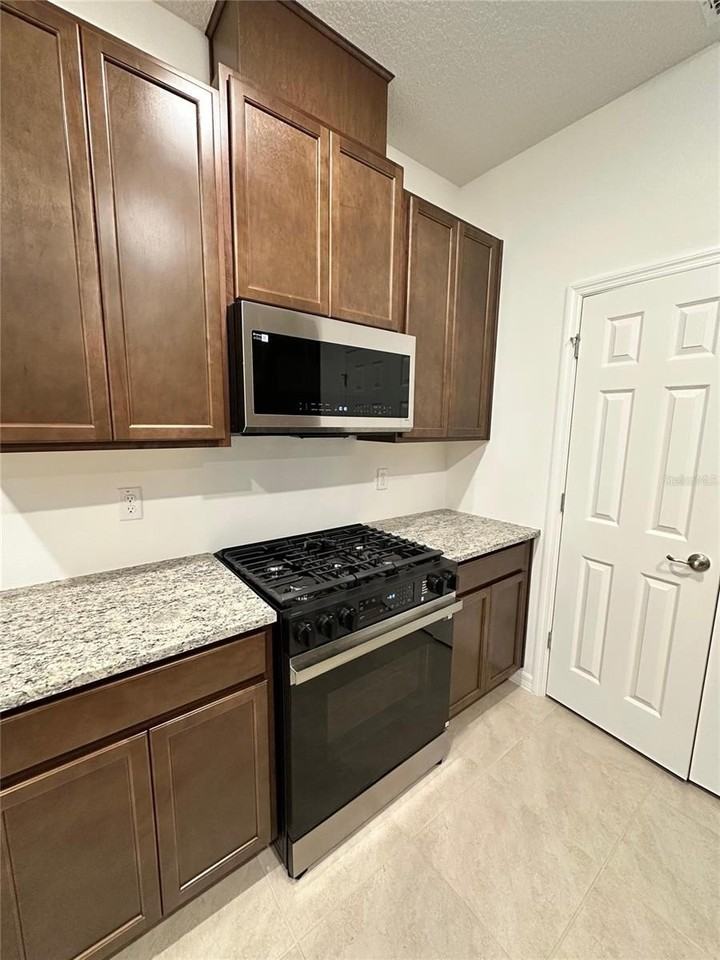 7004 Broad Wing Loop - Photo 3 of 10