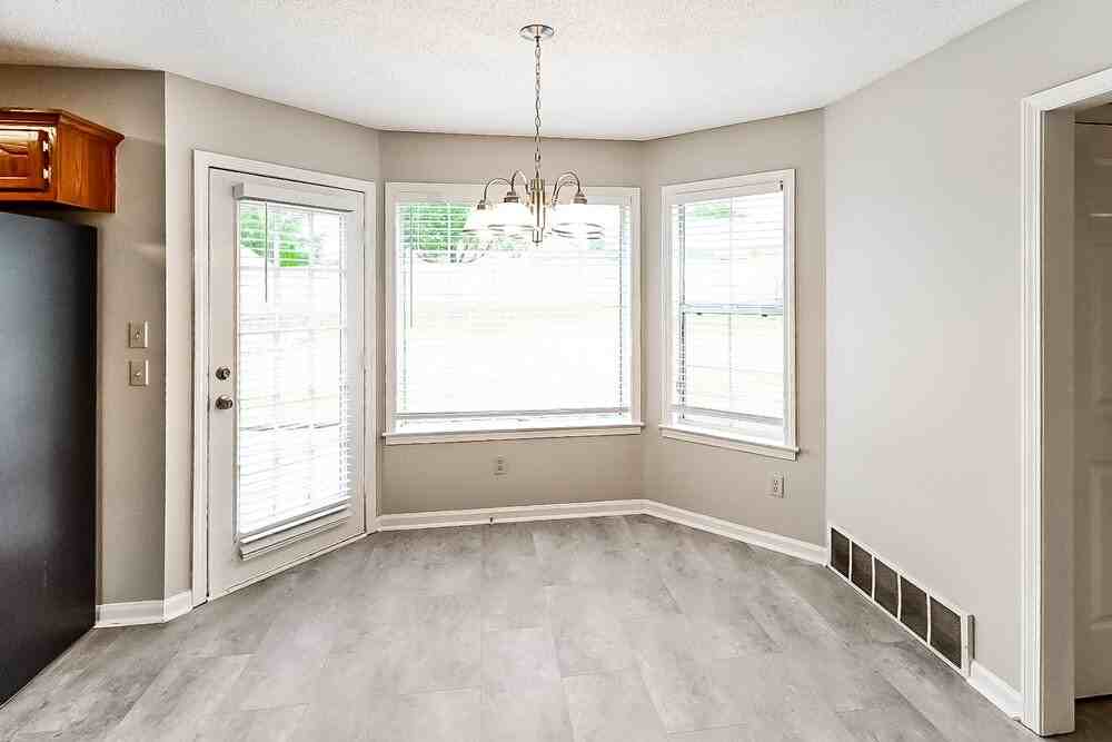 1426 Clockshop Dr - Photo 6 of 17