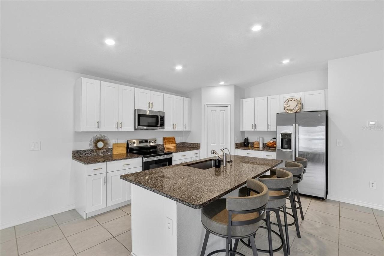 13084 Garnet Raspberry Ave - Photo 6 of 21