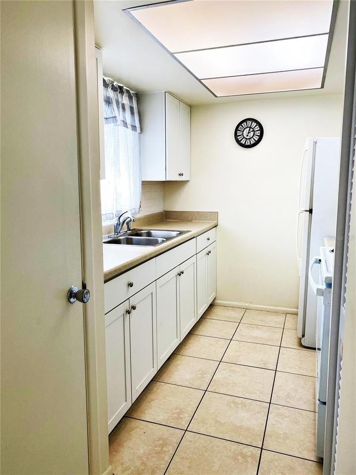 2003 Greenbriar Blvd #4 - Photo 5 of 13