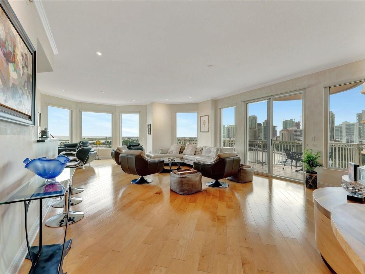 555 5th Ave Ne #932 - Photo 5 of 50